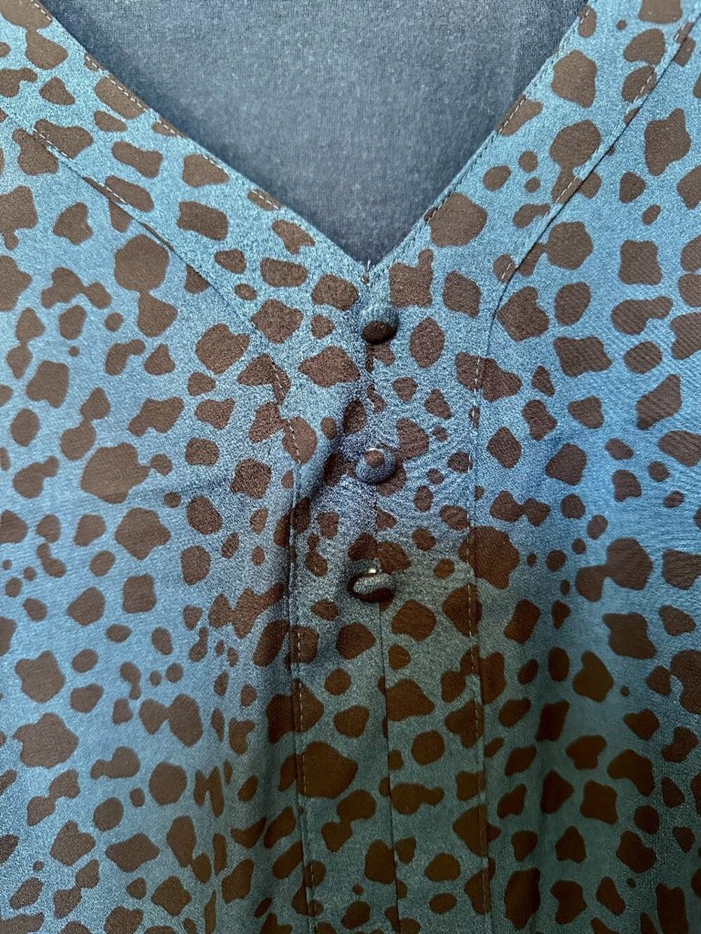 Fortune + Ivy Teal Blue & Black Cheetah Print V-Neck Blouse in Size L 💙 🐆 - Picture 4 of 4